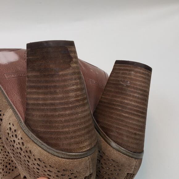 Vince Camuto Booties Shoes Heels Womens 9.5 Flunna Tan Suede Perforated Summer - Picture 10 of 12